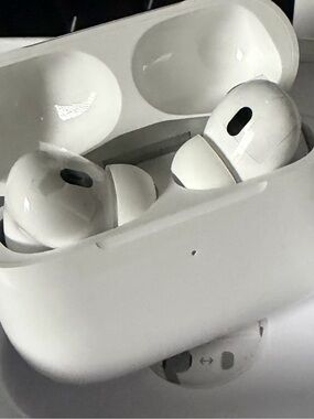 Apple AirPods Pro BNIB